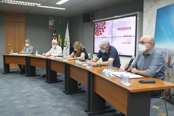 Máscara ainda é obrigatória em alguns locais