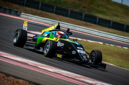 Fórmula 4 acelera pela primeira vez no Brasil