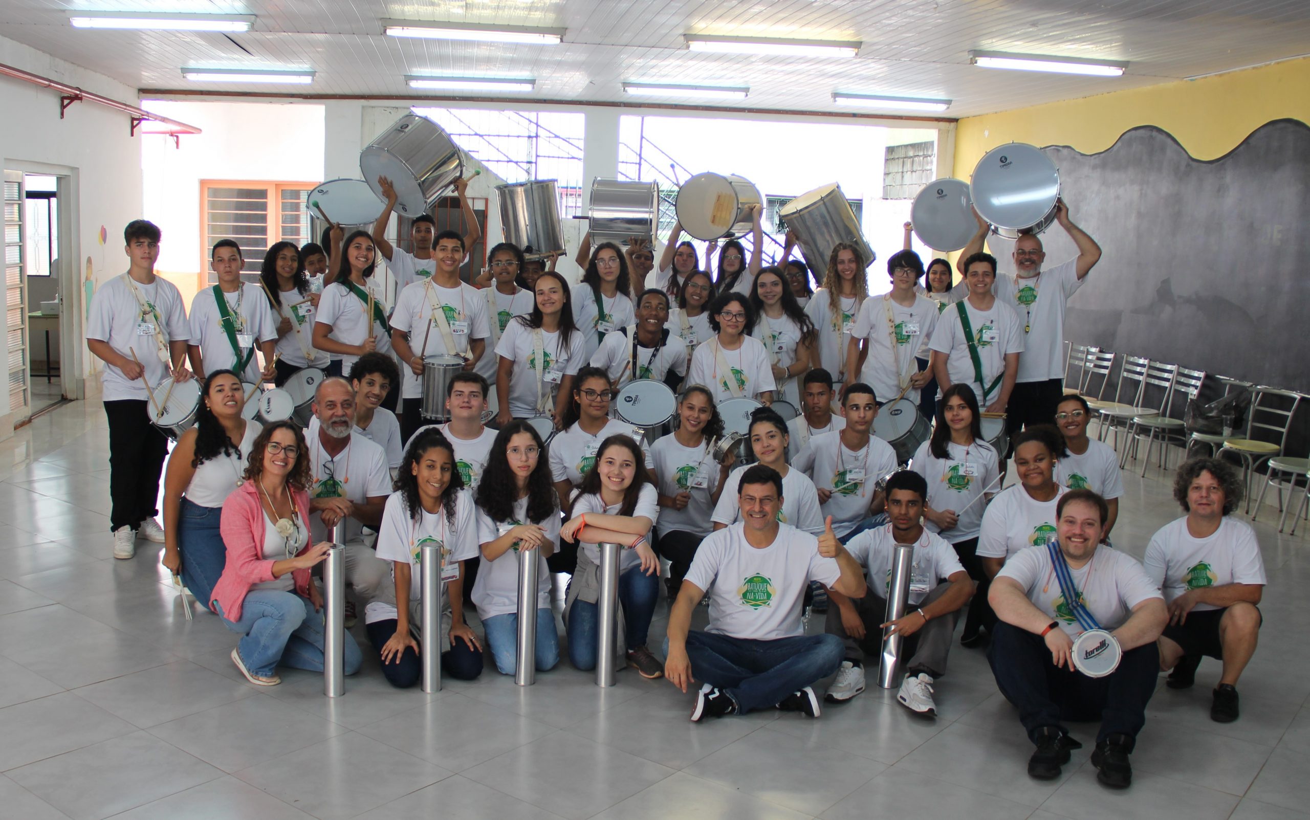 Jovens do projeto “Batuque da Vida” fazem  show de percussão no Centro de Convivência, em Campinas