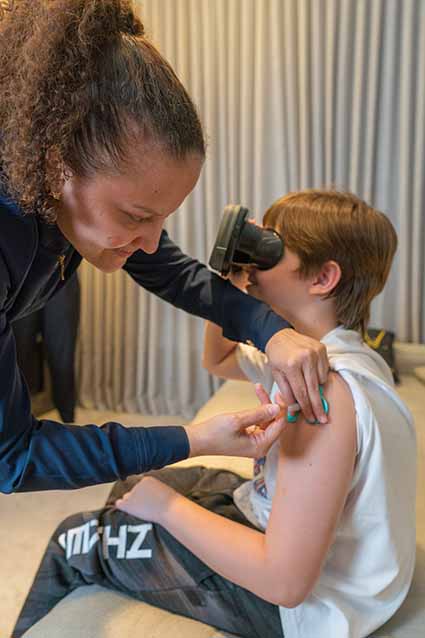 SUS, clínicas particulares de vacina e escolas unem forças para promover saúde coletiva