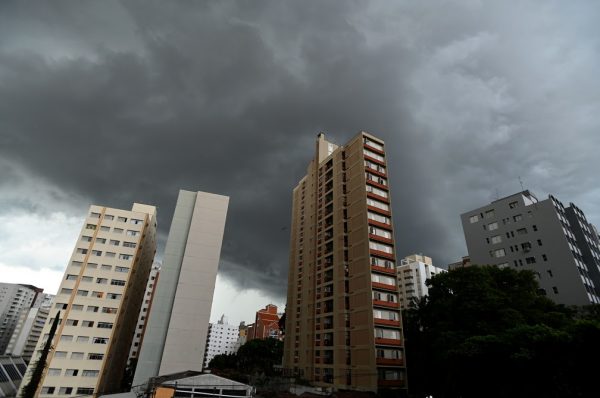Gabinete de Crise em SP: Defesa Civil estadual mantém alerta para chuva e ventos fortes
