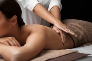 Massagem revigora e da energia Barueri Divulgacao 300x199 2