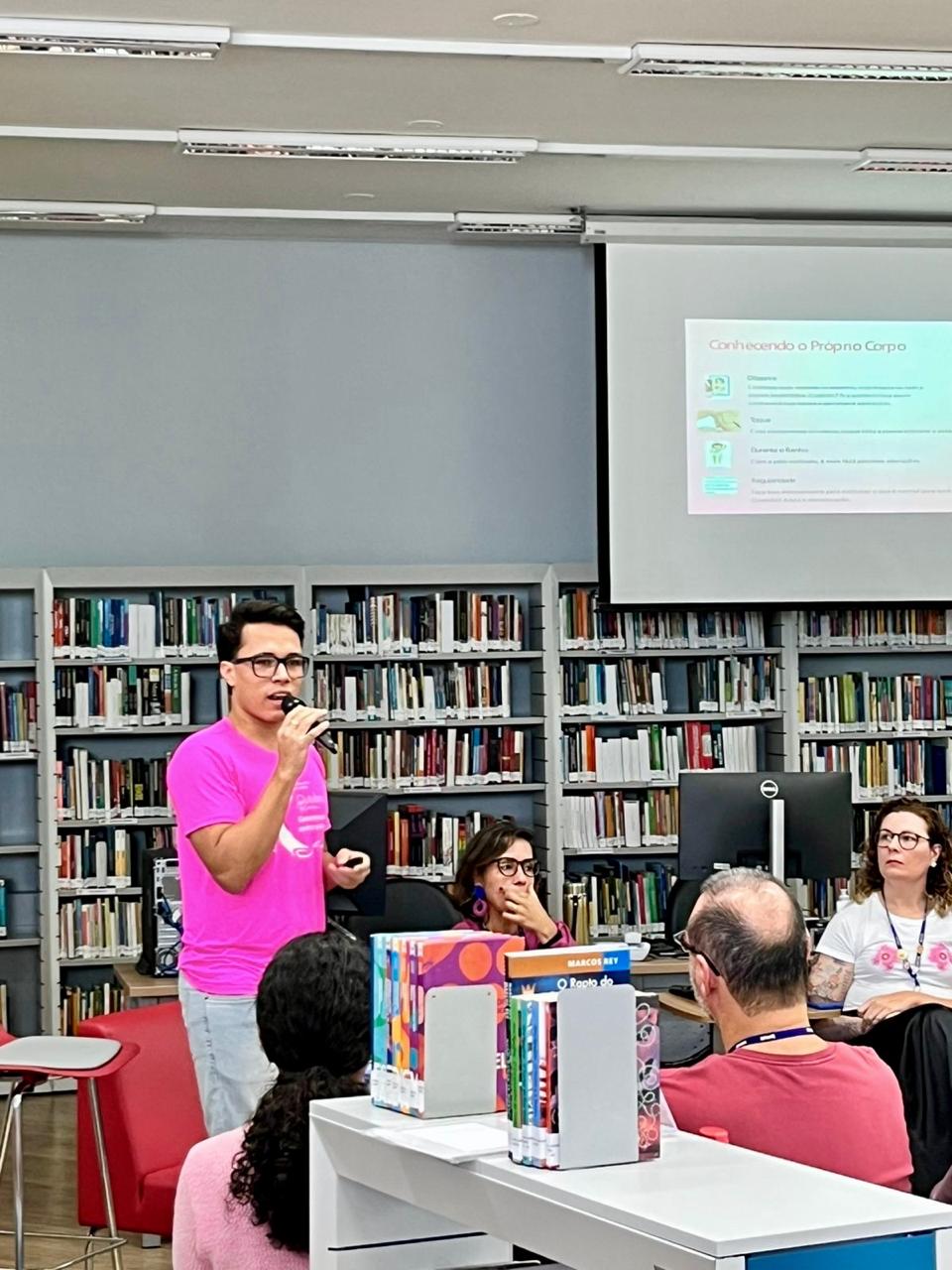 Programa gratuito do COC leva informação sobre câncer aos jovens 1 Palestra COC Tiago Merlo Senac Divulgacao