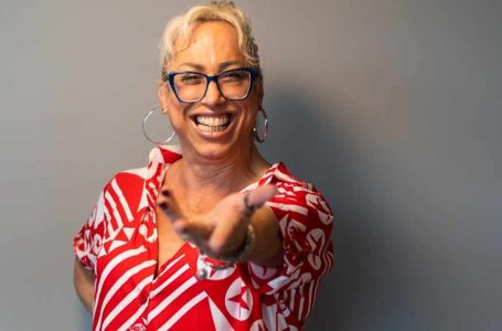 Café Filosófico recebe Sara Wagner York para discutir a exclusão dos corpos atípicos