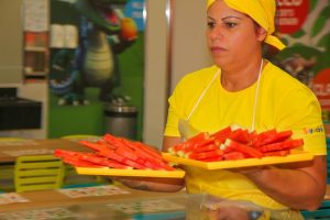 Escassez de mão de obra qualificada desafia empresas brasileiras 2 Colaboradora da equipe sanutrin