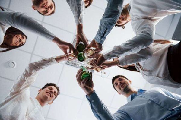 Confraternização e trabalho no fim de ano: o que pode e o que não pode nas empresas