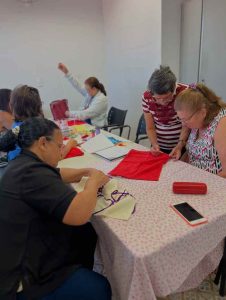 Mulheres em atividades na Dias da Cruz Divulgacao