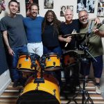 Banda ‘A Outra’ resgata clássicos no Carnarock em cervejaria de Paulínia