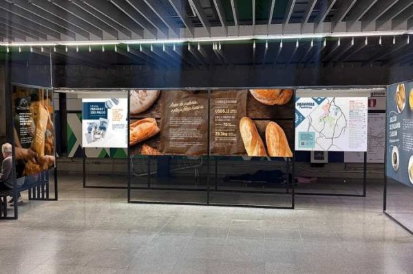 Exposição em homenagem às padarias paulistanas chega à estação Paraíso do Metrô