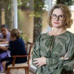 O peso invisível do cuidado familiar de pessoas doentes