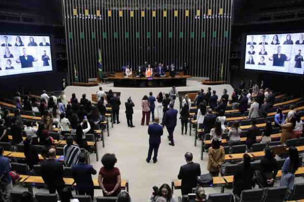 Cargos em disputa nas Eleições 2026: o que faz um deputado federal?