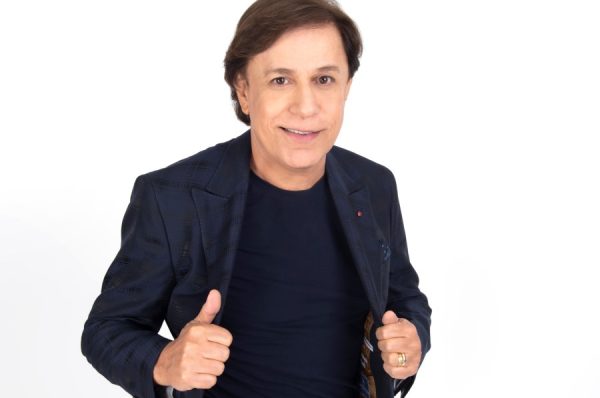 Tom Cavalcante encerra a programação de fevereiro no Teatro Iguatemi
