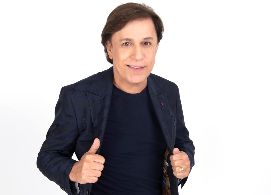 Tom Cavalcante encerra a programação de fevereiro no Teatro Iguatemi