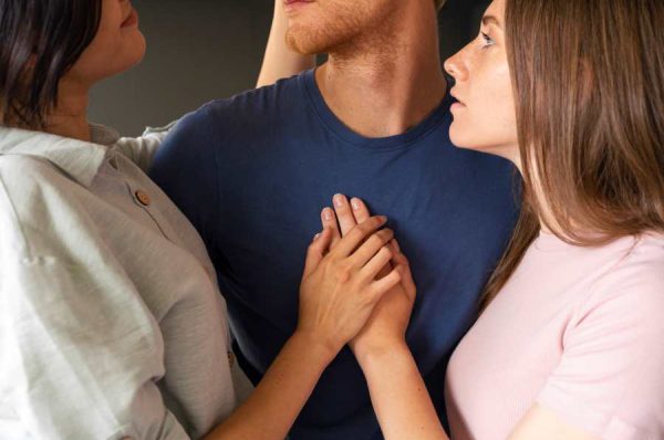 Dia da Mentira: os 7 mitos sobre relacionamentos liberais que muita gente acredita