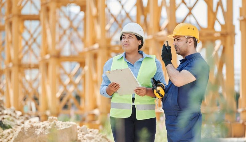 Funcionarios em area de construcao Divulgacao SindusCon SP