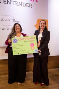 Professora e interprete de Libras Michelle Goncalves Dinamarco vencedora do concurso em 2025 Divulgacao