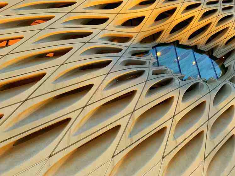 Mostra une fotografia arquitetura e movimento a partir de registros feitos ao redor do mundo Divulgacao