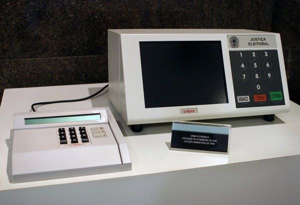 A primeira urna eletronica utilizada em 1996 Divulgacao TRE