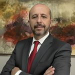 Jogar óleo de cozinha na pia é crime por causar danos ao meio ambiente e à saúde, alerta advogado