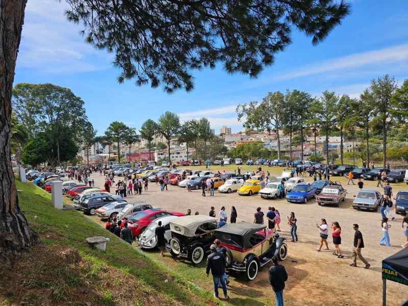 Encontro de Carros Antigos e Motos Antigas e Retros Divulgacao