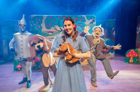 Teatro Oficina do Estudante traz espetáculo O Mágico de Oz falado em inglês