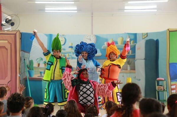 Campinas recebe o projeto “Xô, Sujeira!” com teatro gratuito e foco na saúde infantil