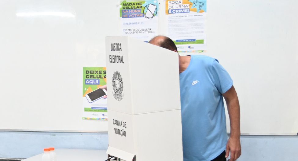 Celulares e cameras fotograficas nao entram na cabine de votacao Imagem TRE divulgacao