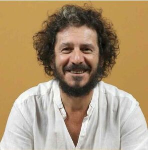 Café Filosófico debate como diferentes culturas podem transformar a maneira de pensar a tecnologia 2 Filosofo Daniel Omar Perez Divulgacao