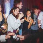 Geração Z muda o jeito de beber e busca experiências com socialização nas destilarias