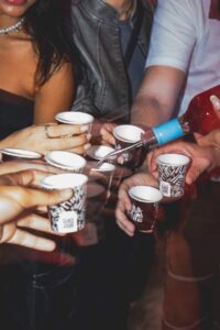 Geração Z muda o jeito de beber e busca experiências com socialização nas destilarias 2 Geracao Z pede nova cultura dos bares em bebidas destiladas Divulgacao