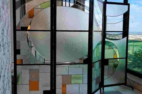 Arte do vitral ganha novos olhares em exposição gratuita no Galleria Shopping