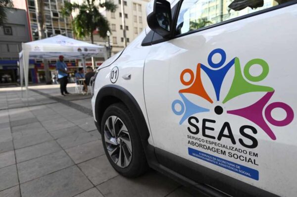 Centro de Campinas tem tenda fixa e pontos itinerantes de atendimento a pessoas em situação de rua